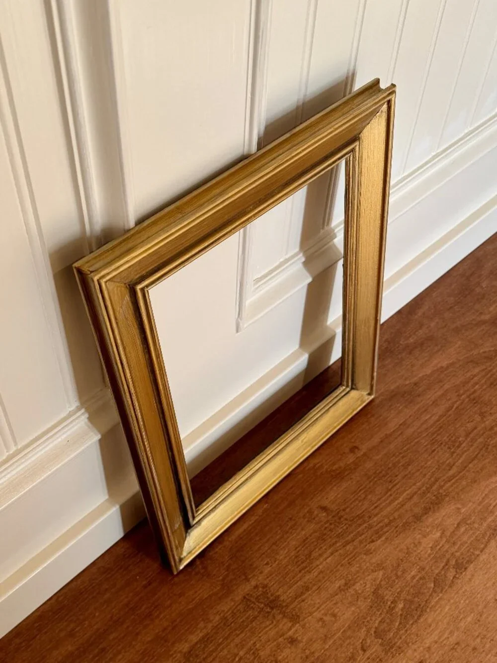 Vintage-Style Distressed Gold Frame – Fits 8x10